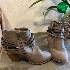Liliana ankle boots Size 7 Gray never worn, NEW without tags